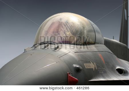 F16 Caza después de la lluvia