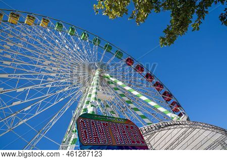 St. Paul, Minnesota - September 3, 2022: The Amazing Sky Eye Giant Ferris Wheel At The Minnesota Sta