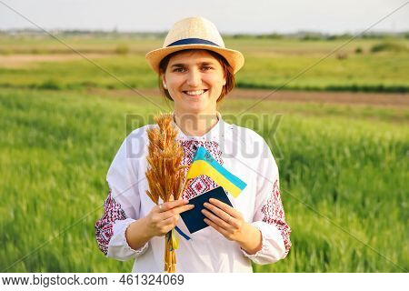 Defocus Young Ukrainian Woman Portrait. Bouquet Of Ripe Golden Spikelets Of Wheat Tied On The Meadow