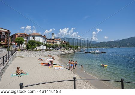 Feriolo, Italy - August 17, 2018: Small Beach In Front Of Feriolo On Lake Maggiore. Feriolo Is A Tow