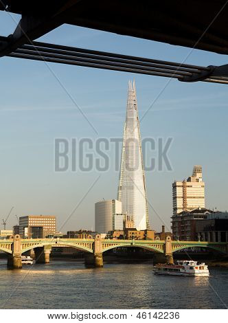 Delt knejser Over floden Thames London