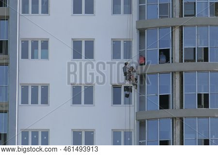 Nizhny Novgorod, Russia, Verkhnevolzhskaya Embankment, 08.20.2022. Industrial Mountaineering. A Male