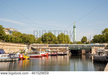 Paris, France. August 2022. The Picturesque Embankments Of The Seine In Paris, France. Buildings And