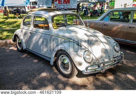 Falcon Heights, Mn - June 18, 2022: High Perspective Front Corner View Of A 1963 Volkswagen Beetle D
