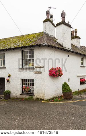 Hawkshead, Cumbria, Uk, 15 August 2018 - Facade Of A White Buildings In The Village Of Hawkshead In 