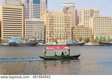 Dubai, Uae, Aug 2022: Water Tourist Ride On Wooden Arabic Boat Abra, Water Taxi Rta, Traditional, Po
