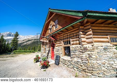 Alberta, Canada - July 12, 2022: Jimmy  Simpsons Trading Post Gift Shop At The Numti-jah Lodge At Bo