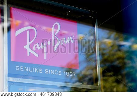 Bordeaux , Aquitaine  France - 10 09 2022 : Ray-ban Genuine Sign Brand And Text Logo Store Of Sungla