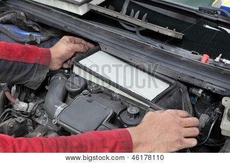 Automobil