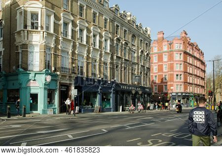 London, Uk - March 21, 2022:  View Of The Busy Theobalds Road In Holdborn, Central London On A Sunny