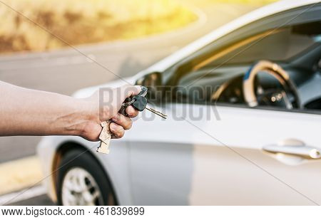 Driver Hands Showing The Keys Outside The Vehicle, Vehicle Rental Concept. Close-up Of Driver Outsid