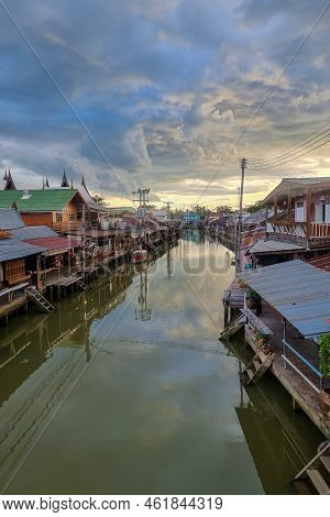 Amphawa Floating Market And Thai Cultural For Tourist Destination Amphawa Thailand
