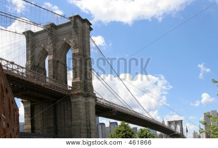 Zijaanzicht van de Brooklyn Bridge