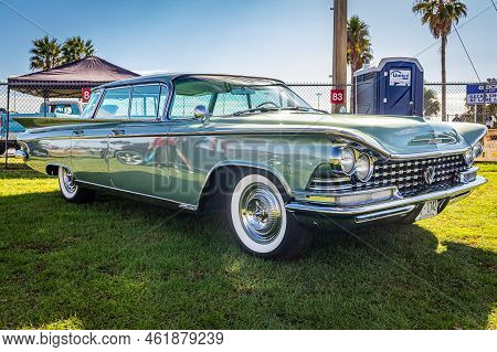 Daytona Beach, Fl - November 28, 2020: Low Perspective Front Corner View Of A 1959 Buick Invicta Har