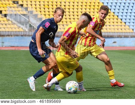 Uzhhorod, Ukraine - August 29, 2022: Yevhen Pidlepenets Of Metalist Kharkiv Fights For A Ball With V