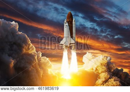 Spaceship Lift Off. Space Shuttle With Smoke And Blast Takes Off Into Space On A Background Of Sunse