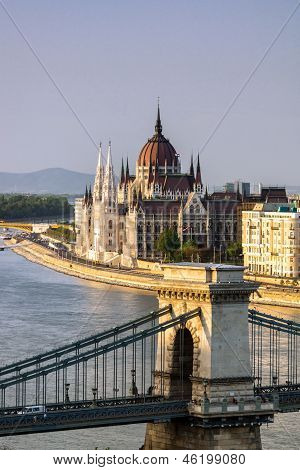 Budapest Center Birdfly Blick auf Sonnenuntergang.