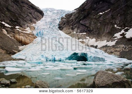 Ledovec Briksdalsbreen v Norsku