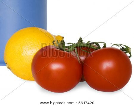 Citron et tomate avec une bande bleue.