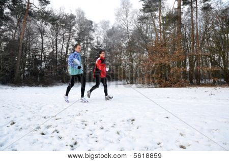 Corredores na neve