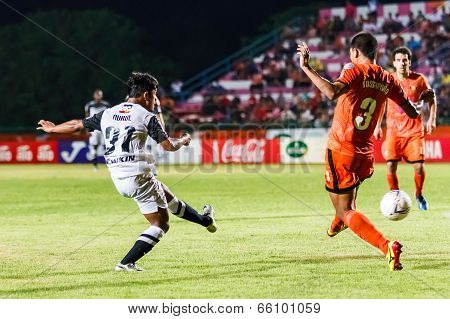 Sisaket Thailand-may 28: Nurul Sriyankem Of Chonburi Fc. (white) In Action During Thai Premier Leagu