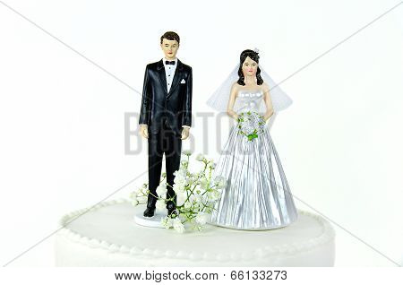 wedding couple on cake