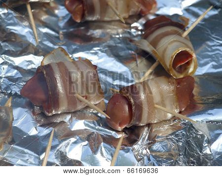 Chikens Livers Wrapped In Bacon
