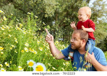 Far og søn i blomster