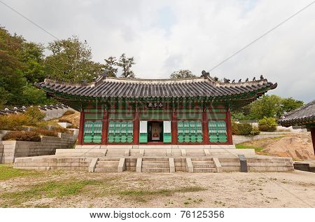 Taeryeongjeon Hall Of Gyeonghuigung Palace (1617) In Seoul, Korea