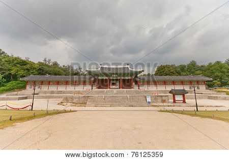 Sungjeongmun Gate Of Gyeonghuigung Palace (1617) In Seoul, Korea