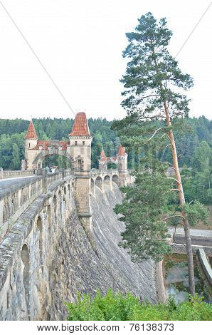 Historic Dam Les Kralovstvi