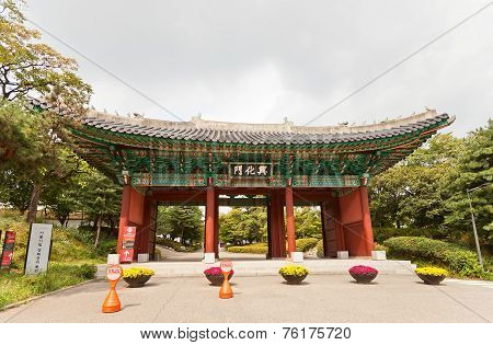 Heunghwamun Gate Of Gyeonghuigung Palace (1617) In Seoul, Korea