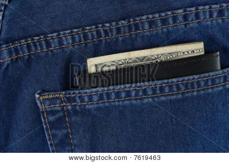 portefeuille met geld in jeans zak