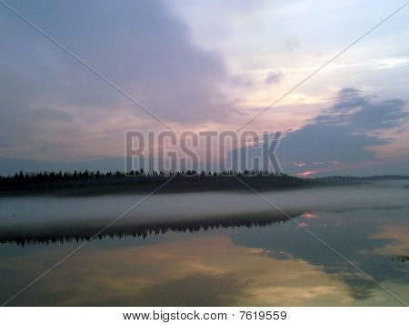 Mgła nad rzeką.