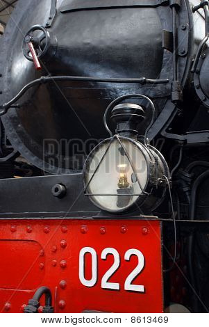 Treno locomotiva con motore a vapore, proiettore
