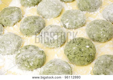 Aligned kusa-mochi