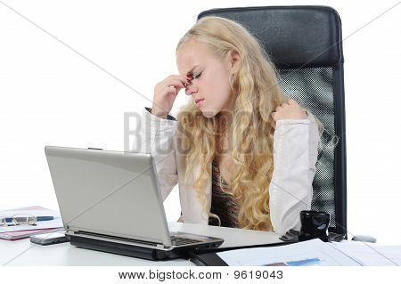 Ragazza piangeva In ufficio.