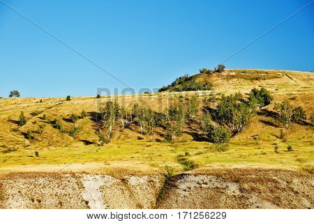 The green mountains with the clean sky