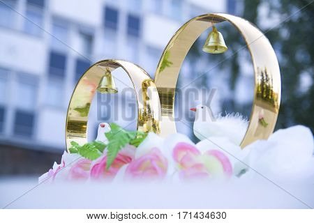 Wedding props wedding rings flowers wedding decoration items rings decorations on the car
