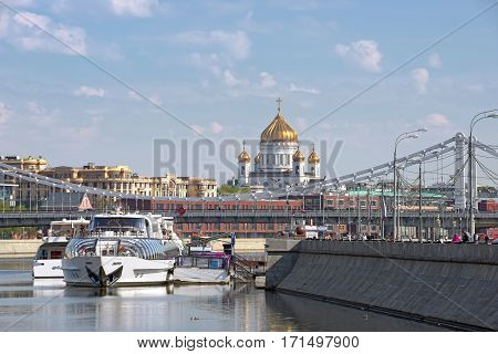 MOSCOW/ RUSSIA - MAY 2. Cathedral of Christ the Saviour and Krymsky Bridge over the Moskva River on May 2, 2016 in Moscow, Russia.