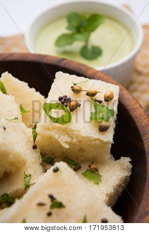khaman white dhokla made up of rice or urad dal