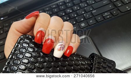 Artificial Nails Need To Be Adjusted. It Took 2 Months After Nail Extension, It Is Necessary To Make