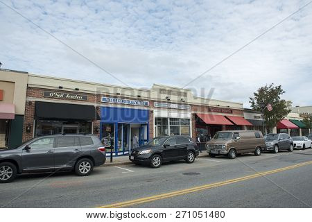 Wellesley, Ma, Usa - Oct. 20, 2016: Wellesley Town Center Historic Commercial Buildings On Central S