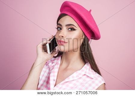 Housewife. Retro Woman With Moneybox. Pin Up Woman With Trendy Makeup. Girl In Vintage Style. Pinup 