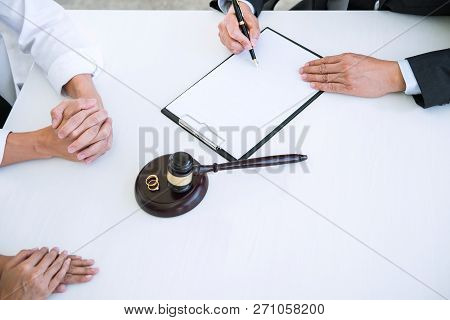 Agreement Prepared By Lawyer Signing Decree Of Divorce (dissolution Or Cancellation) Of Marriage, Hu