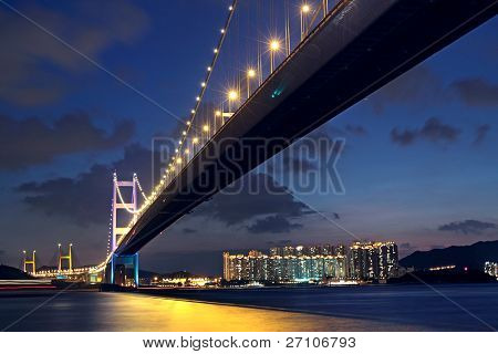 Tsing Ma Bridge, in Hong Kong di notte