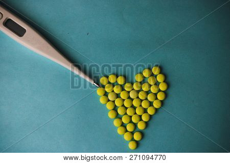 Small Medical Pharmaceptic Round Pills, Vitamins, Drugs In The Form Of A Heart And Electronic Thermo