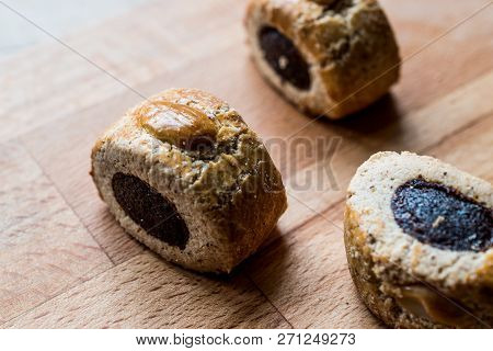 Mardin Coregi / Kulice With Date Fruit Paste And Almond