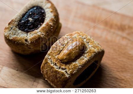Mardin Coregi / Kulice With Date Fruit Paste And Almond