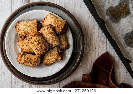 Pastries With Tahini And Sesame / Tahinli Corek